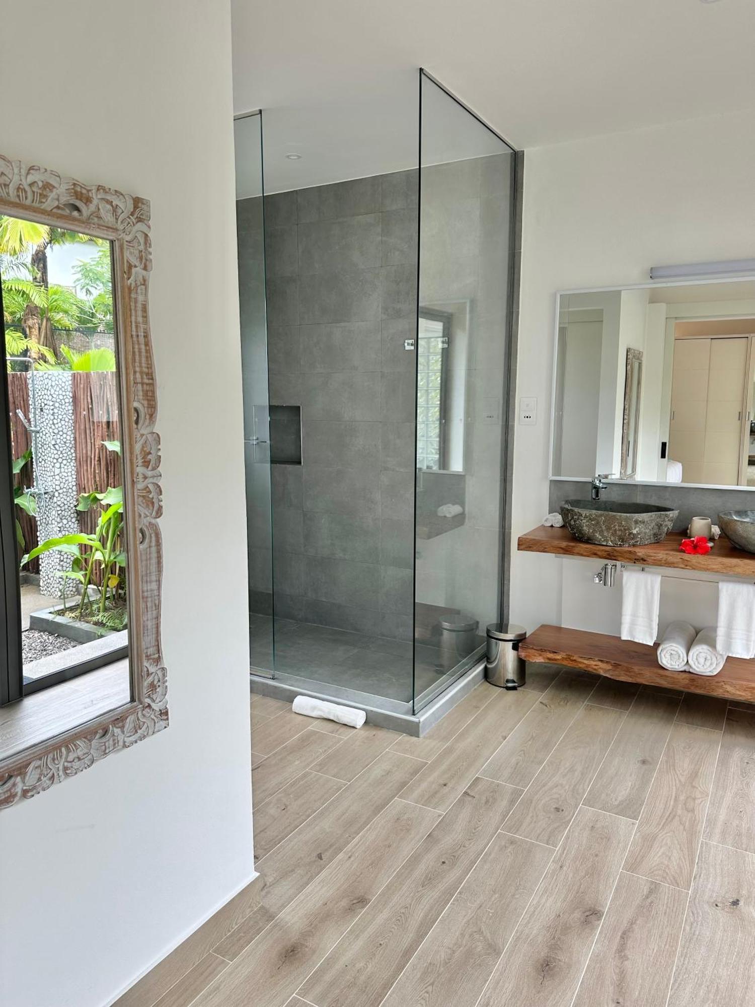 Pineapple Beach Villas Baie Lazare  Exterior photo